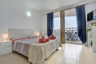 Top Floor Studio, Pools, Fast Internet, Parking - 9