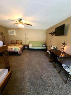 Cozy Cabin Rentals for a Family Getaway in Southeastern Iowa - 1