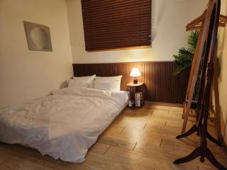 Seoul Yongsan Stay - 1 min to Hyochang Park Station - Easy Access to Itaewon Hongdae - 9