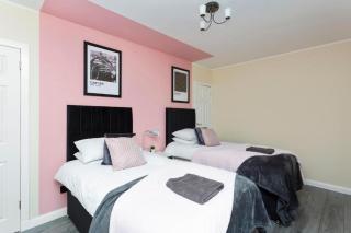 The Urban Nest - Vibrant 3 Bed Home with Garden - 8