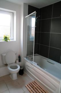 Modern flat in Cardiff Bay - 6