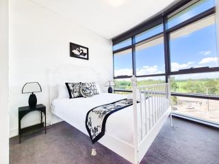 Timeless Black n White Charm 2BR w Kids room - 9