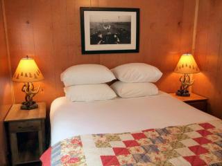 Secluded Cabin Perfect for a Romantic Getaway in Austin County, Texas - 2