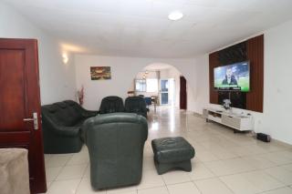 AfriqPnB RC Villa 3 Chambres avec Piscine - Bébamboué - 0