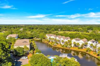 RC2431: 2431 Racquet Club - 1