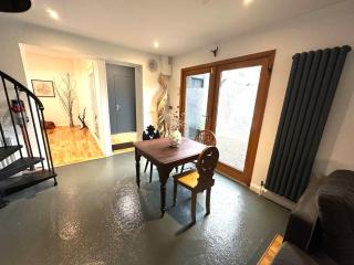 6BR Designer Home OR SEPARATE 2BR Guesthouse OPTION - 1