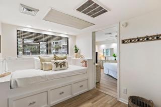 PC102A: 102A Port O'Call - 9