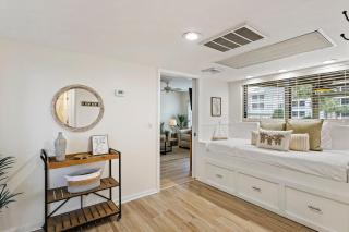 PC102A: 102A Port O'Call - 3