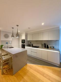 Prime London Stay Chic, Cosy & Sleeps 5 - 8