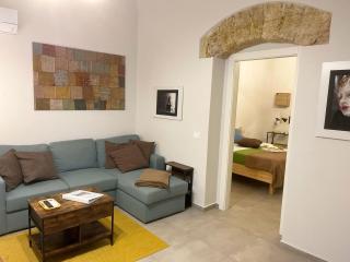 Basso 61, Cozy Oasis with Mini Pool and Courtyard - 7