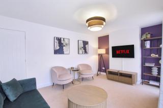 Comfortable yet stylish 3 Bed House with Off Street Parking and Superfast Wi-Fi - 4