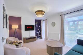 Comfortable yet stylish 3 Bed House with Off Street Parking and Superfast Wi-Fi - 3