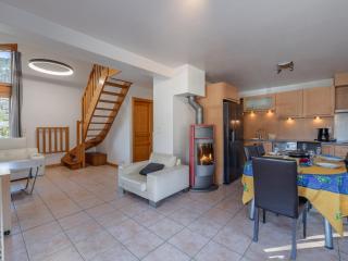 3 pièces à Morzine, centre, proche pistes, 3*, WiFi, balcon, parking, jacuzzi, animaux OK, 6 pers - FR-1-754-37 - 2