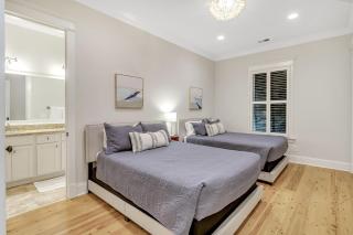 CM3008: 3008 Cameron Blvd. - 1