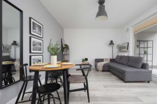 Warsaw Cozy Apartment with Parking and Garden by Noclegi Renters - 9