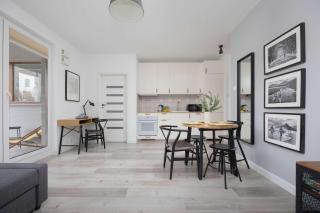 Warsaw Cozy Apartment with Parking and Garden by Noclegi Renters - 3