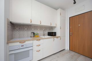 Warsaw Cozy Apartment with Parking and Garden by Noclegi Renters - 1