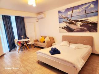 Alezzi Studio Beach Pool & Spa Heated Swimming Pool - 2