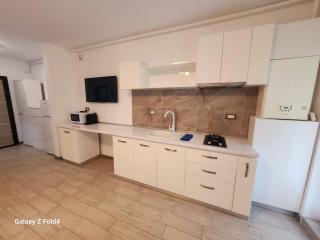 Alezzi Studio Beach Pool & Spa Heated Swimming Pool - 1