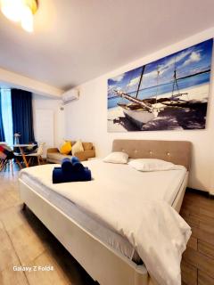 Alezzi Studio Beach Pool & Spa Heated Swimming Pool - 0