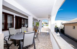 Villa Figs beachfront apartman 1 by Villas Guide - 1