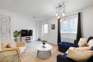 Modern 3-Bed Home in Central London - Garden - 3