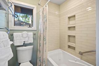 IC16: 16 Inlet Cove - 6