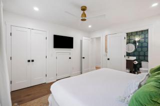 GL1232: 1232 Greenslake - 5