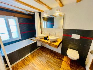 -TheUrbanist- Sauna Free Parking Fast WiFi - 9