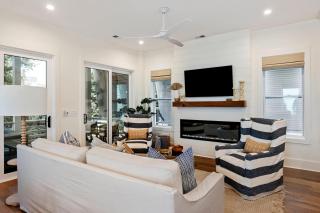 YH10: 10 Yacht Harbor - 3