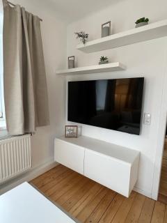 Yellow House Apartments - Top 3 - 5