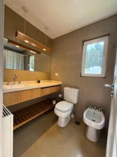 Casa moderna a metros del lago Gutierrez - Ñire - 5