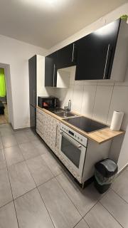 Stylish & Beautiful 1BR Apartment Near Prater Park - 2