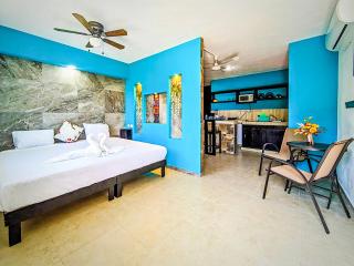 2 Units I 500m Award-Winning Beach I Memory Foam King Beds I AC Kitchen WiFi 5B6B - 9