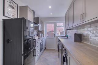 Kempston - Bedford - Long Stay Home - 3 Bedrooms - 2 Parking Spaces - Fast Wi-Fi - 5