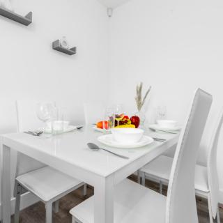 Two Bed Apartment - Parking & Balcony - Smethwick 6MC - 7