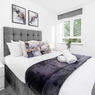 Two Bed Apartment - Parking & Balcony - Smethwick 6MC - 9