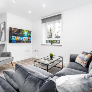 Two Bed Apartment - Parking & Balcony - Smethwick 6MC - 0