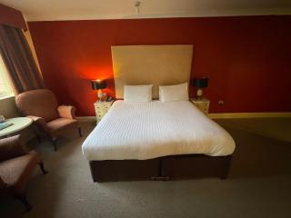 Cwrt Bleddyn Hotel & Spa - 2