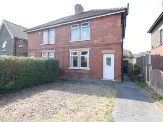 Spacious 3 Bedroom With Garden and Free Parking with fast Wi-fi - 9