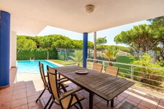 Piscina y pádel privados junto a Doñana - 9