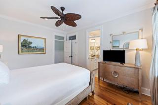 AV3-37: 3 37th Avenue - 1