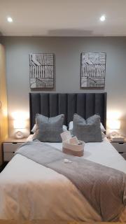 The Prestige Escape Elegant Living at Bains Lodge - 2