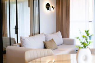 Marina Ostróda IV - super widok na jezioro, 10 m do wody, taras i balkon, winda, klima, garaż - 1