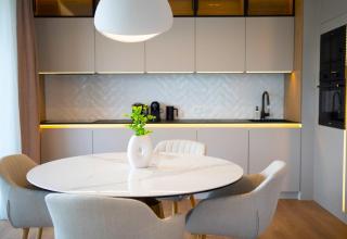 Marina Ostróda IV - super widok na jezioro, 10 m do wody, taras i balkon, winda, klima, garaż - 8