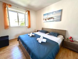 New! Sea View Apartment - 4