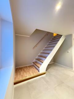 Arctic View House - near Cable Car & Arctic Cathedral - 6