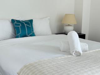 FREE Parking Modern 2 bedrooms Apt for Family or Business - 7