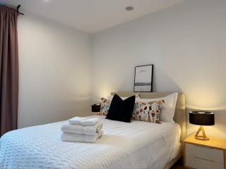 Arnold Box Hill - Modern 2bed Apartment - Box Hill - 3
