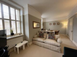 The Manor Retreat - 7